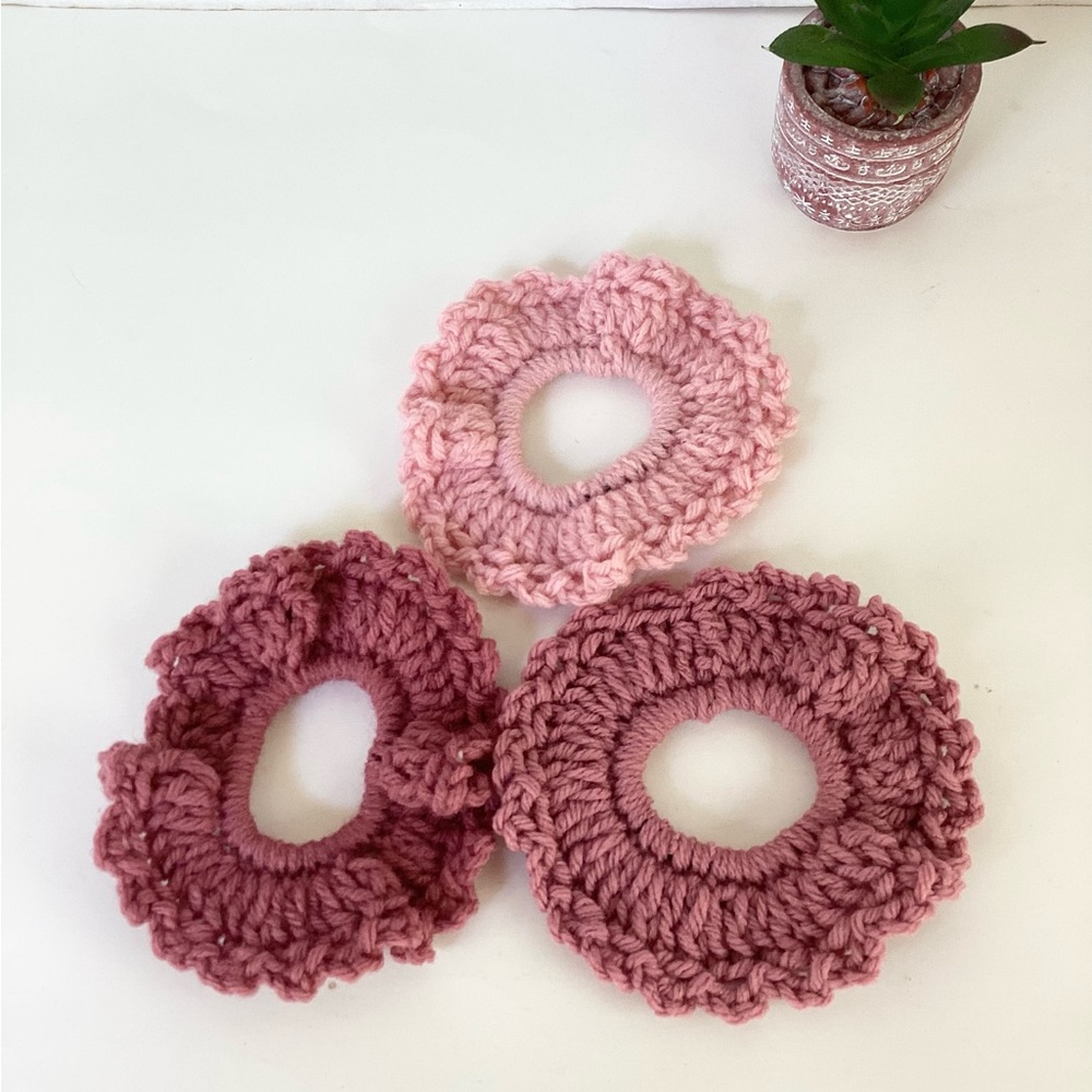 Hair Scrunchy Set Hand Crafted Pink CrochetBoho Messy Bun Ruffle - Picture 2 of 11